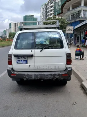 Toyota Land Cruiser 2004 White