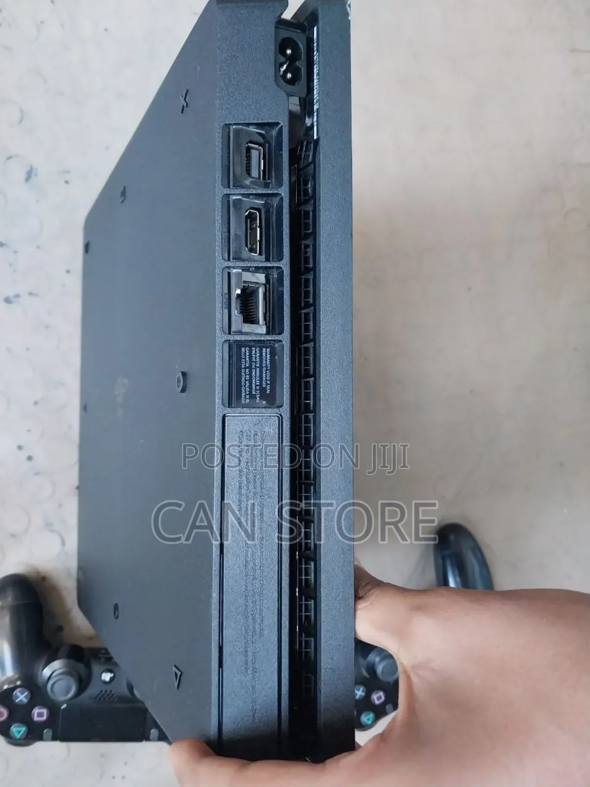 የገለገለ Playstation 4 አለን