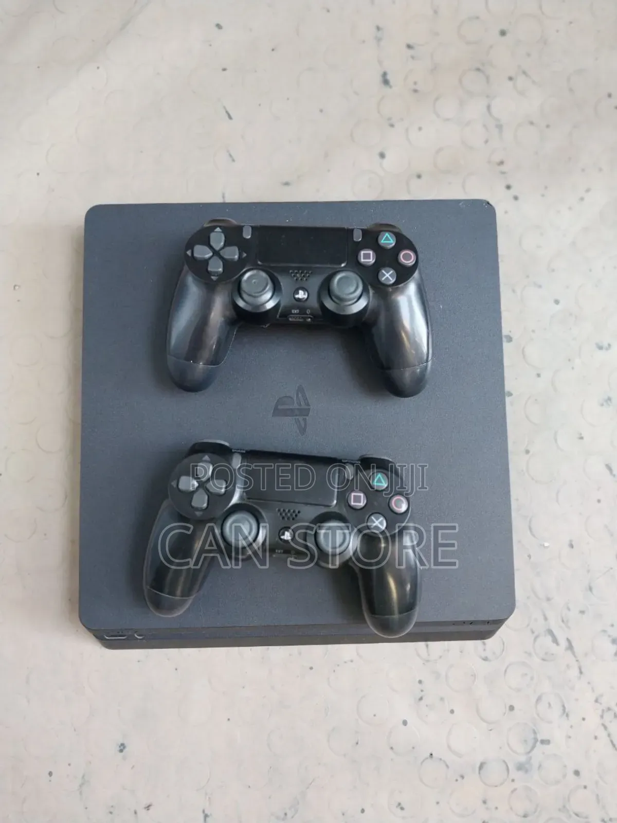 የገለገለ Playstation 4 አለን