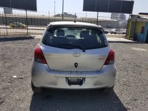 Toyota Yaris 2010 Silver