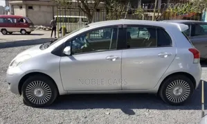 Toyota Yaris 2010 Silver