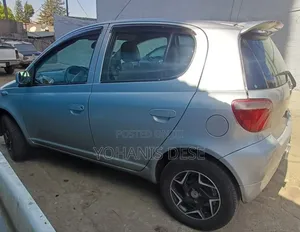 Toyota Vitz 2001 Teal