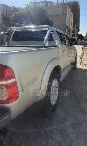 Toyota Hilux 2013 Teal