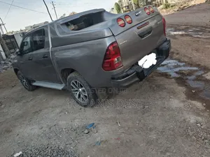 Toyota Hilux 2019 Pearl