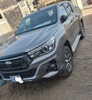 Toyota Hilux 2019 Pearl