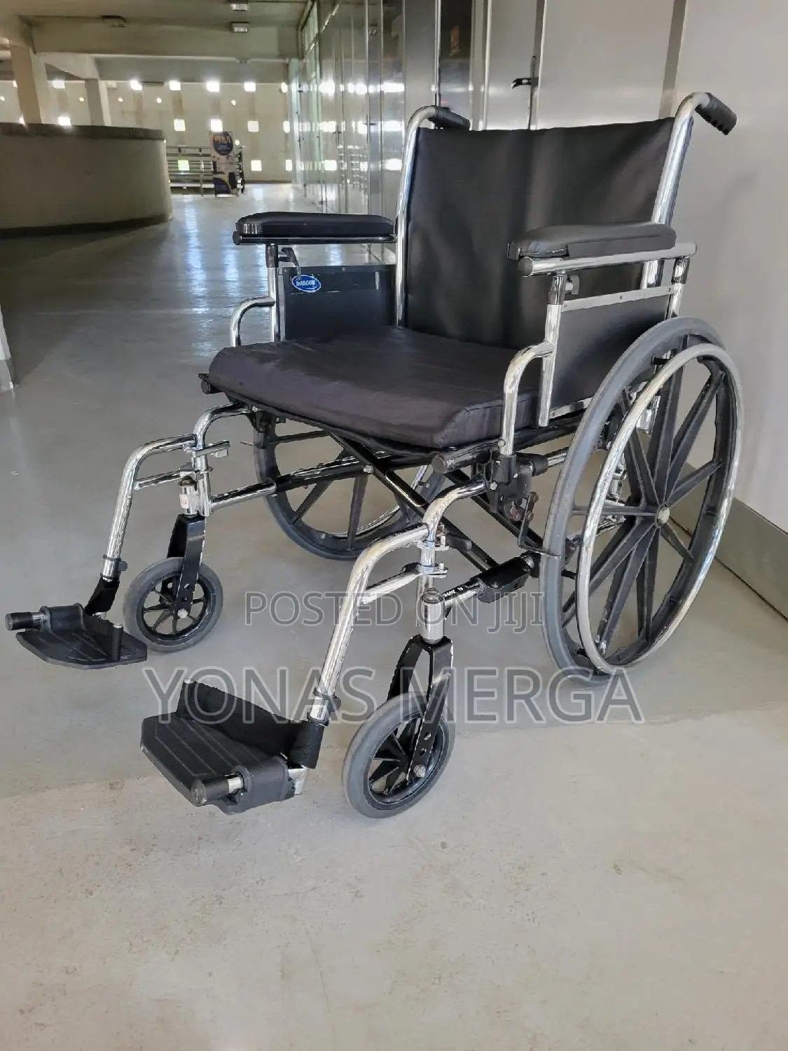 Strong Carbon Steel Wheelchair禽勾stability, Supporting Up to 150 Kg