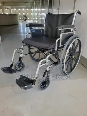 Strong Carbon Steel Wheelchair禽勾stability, Supporting Up to 150 Kg