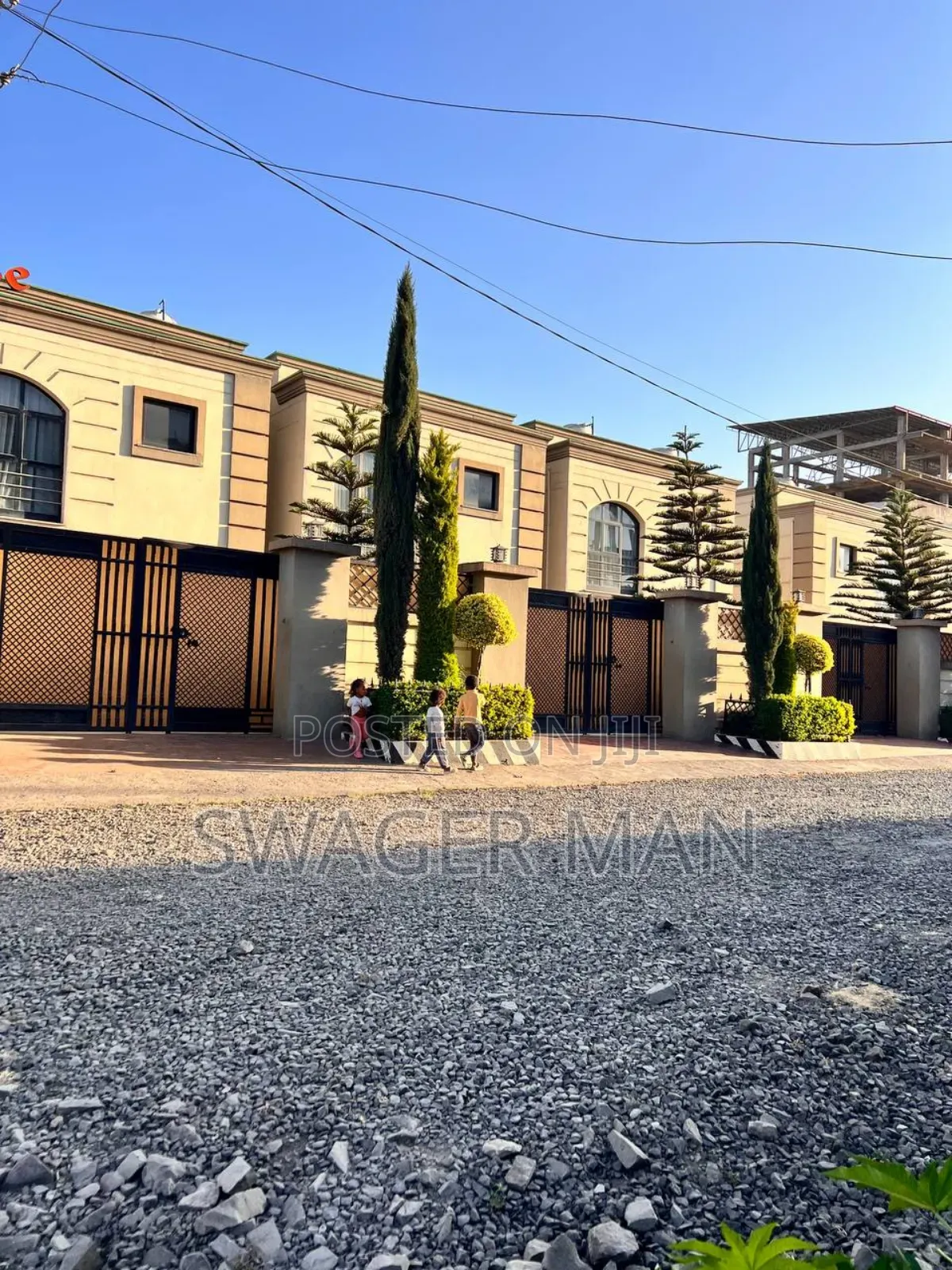 Furnished 5bdrm Townhouse/Terrace in Legetafo, Yeka for sale