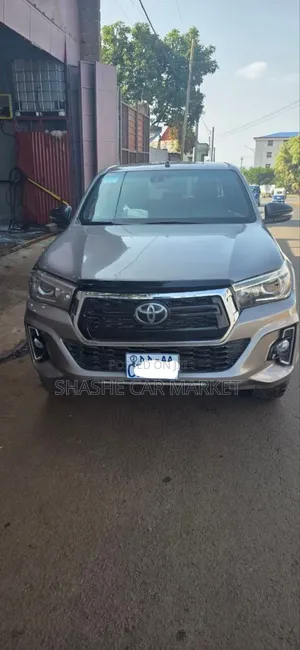 Toyota Hilux 2019 Silver