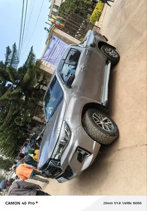 Toyota Hilux 2019 Silver