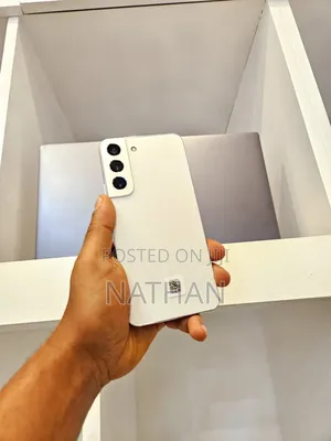New Samsung Galaxy S22 5G 128 GB White