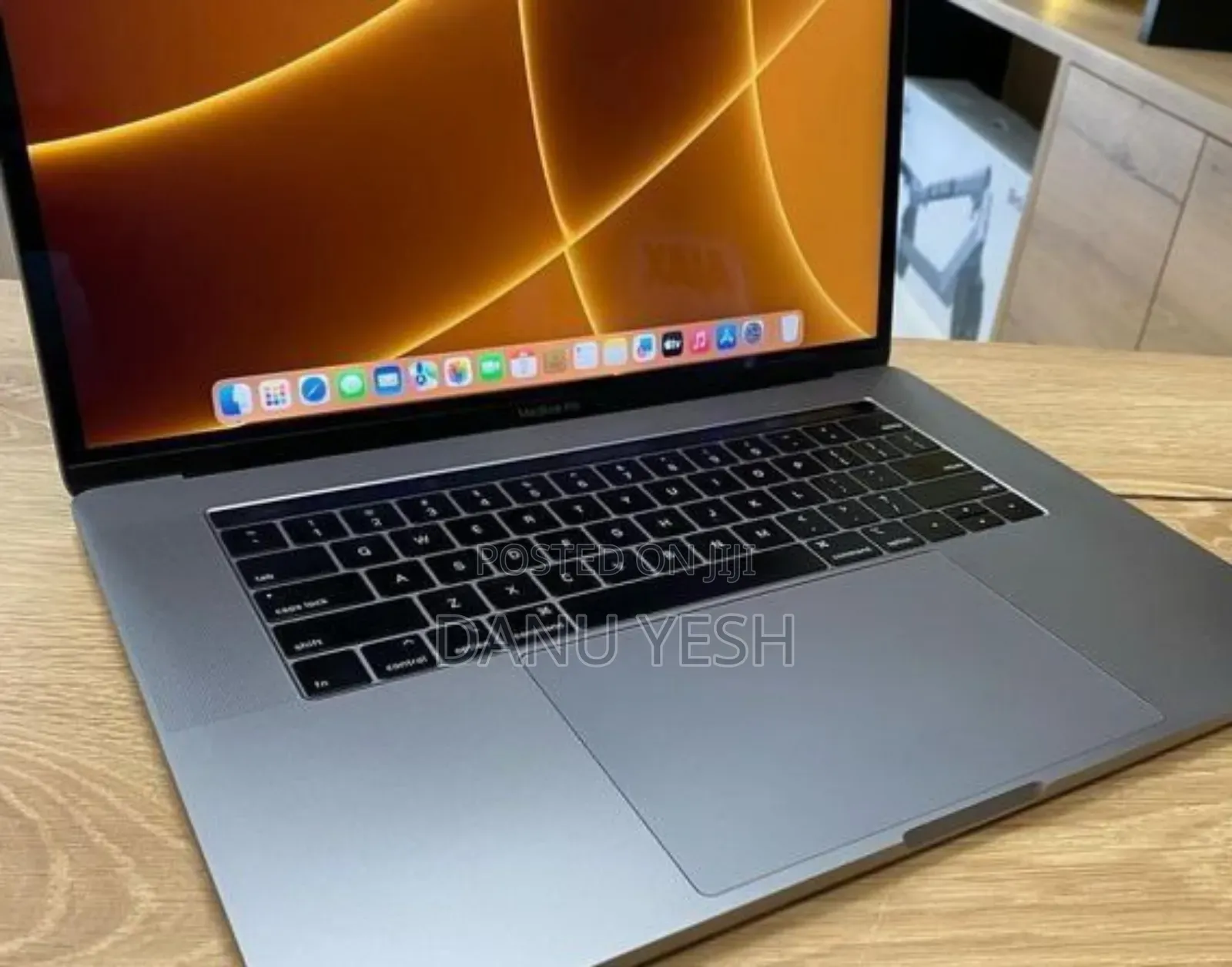 New Laptop Apple MacBook Pro 2017 16GB Intel Core I7 SSD 512GB