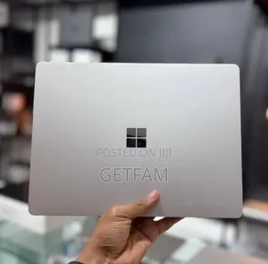 New Laptop Microsoft Surface 8GB Intel Core I5 SSD 256GB