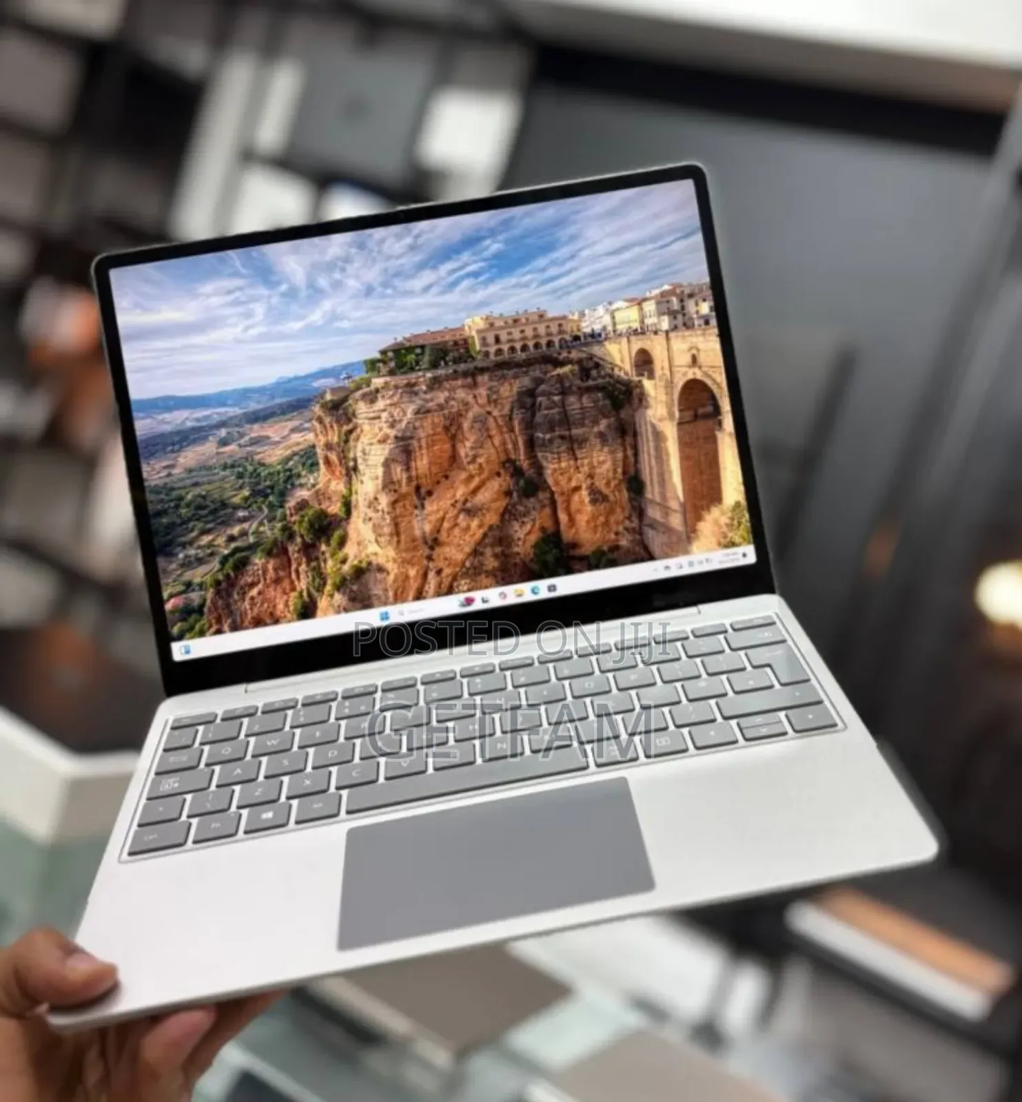 New Laptop Microsoft Surface 8GB Intel Core I5 SSD 256GB