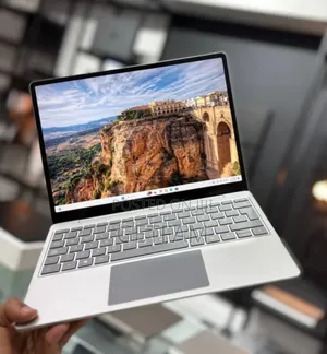 New Laptop Microsoft Surface 8GB Intel Core I5 SSD 256GB