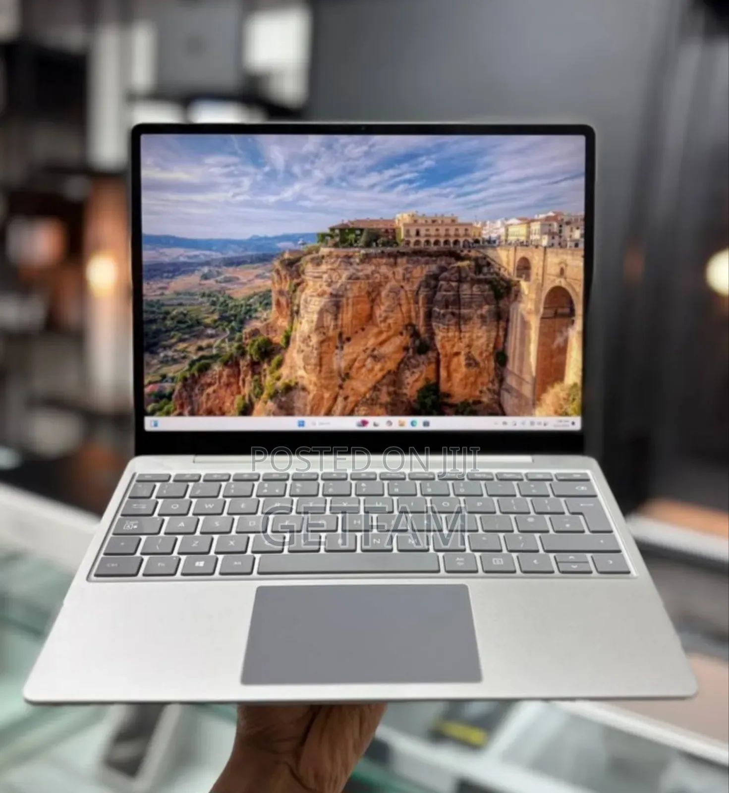 New Laptop Microsoft Surface 8GB Intel Core I5 SSD 256GB