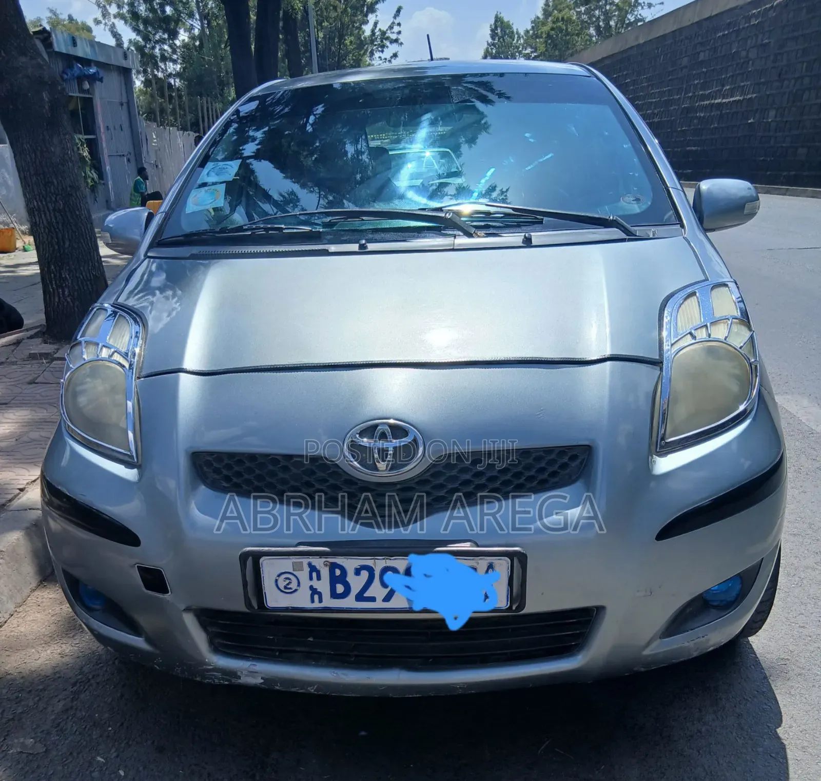 Toyota Yaris Base Hatchback 5dr 2010 Silver