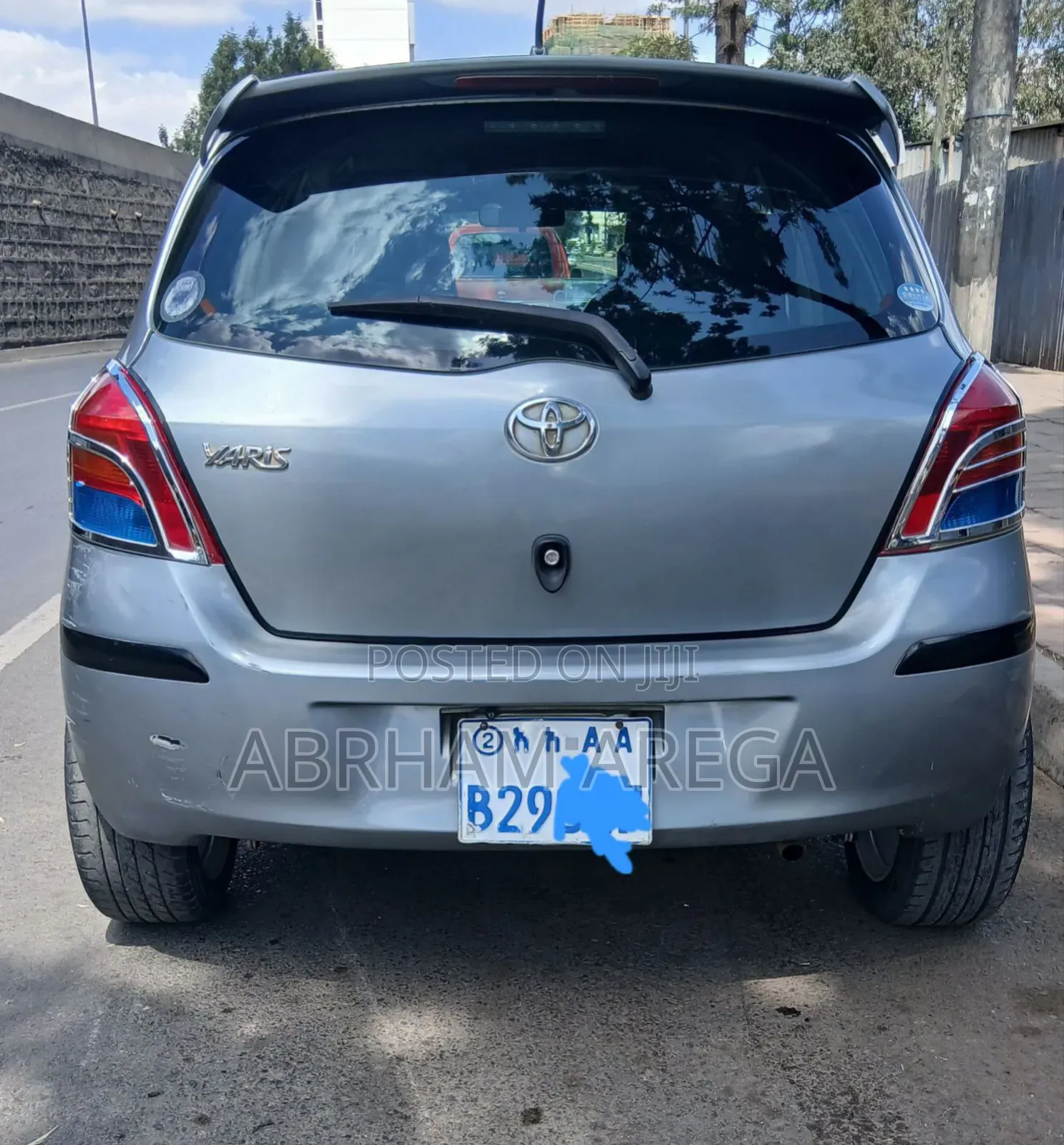 Toyota Yaris Base Hatchback 5dr 2010 Silver