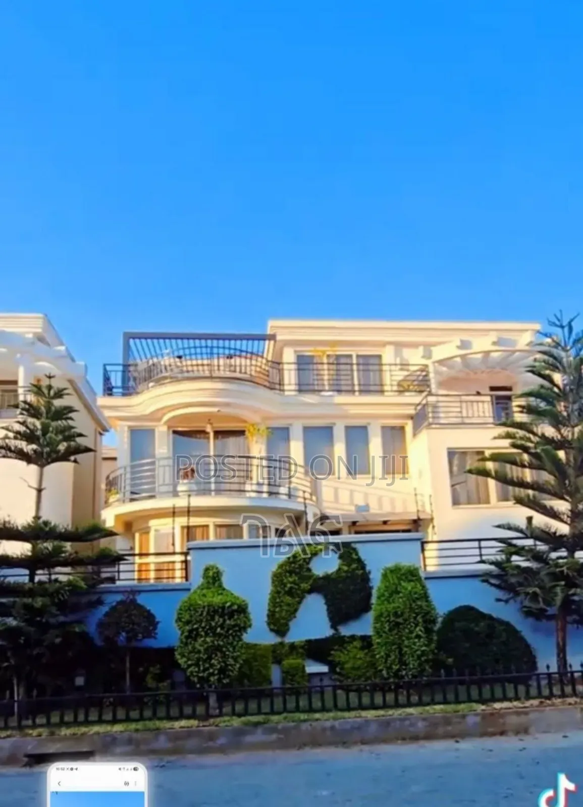 8bdrm House in አያት አካባቢ በሚገኝ በጣም, Bole for sale