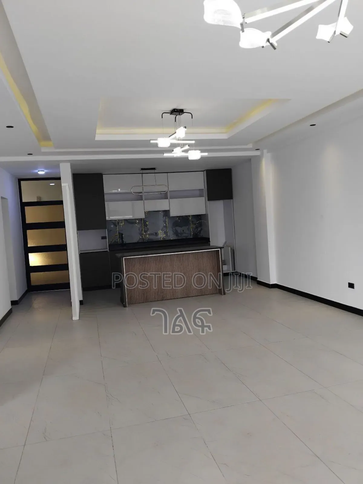 8bdrm House in አያት አካባቢ በሚገኝ በጣም, Bole for sale