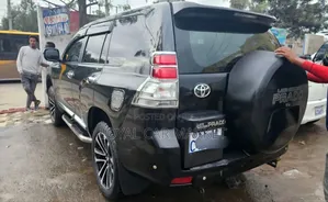 Toyota Land Cruiser Prado 2011 Black