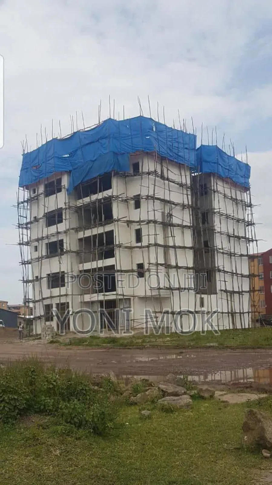 20bdrm Apartment in Akaky Kaliti for sale