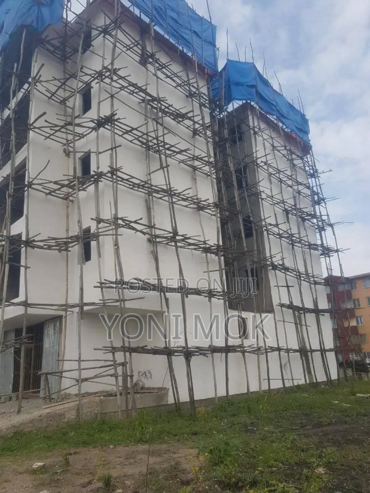 20bdrm Apartment in Akaky Kaliti for sale