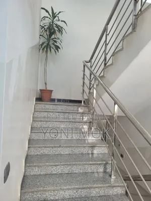 20bdrm Apartment in Akaky Kaliti for sale