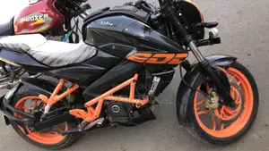 Bajaj Pulsar NS 200 2018 Orange