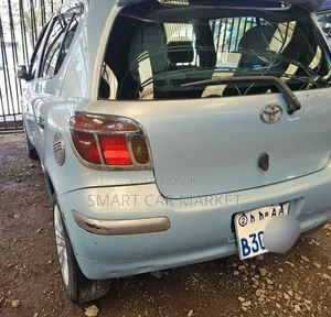 Toyota Vitz 2004 Silver