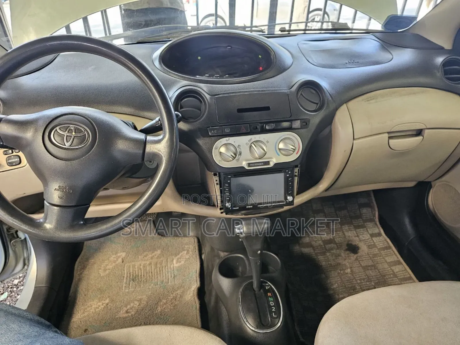 Toyota Vitz 2004 Silver