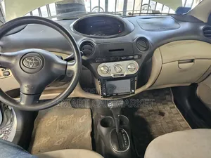 Toyota Vitz 2004 Silver