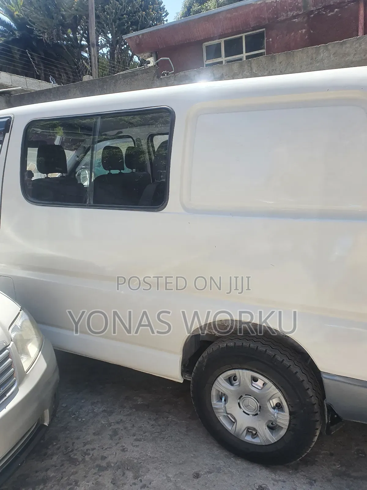 Toyota HiAce 2006 White
