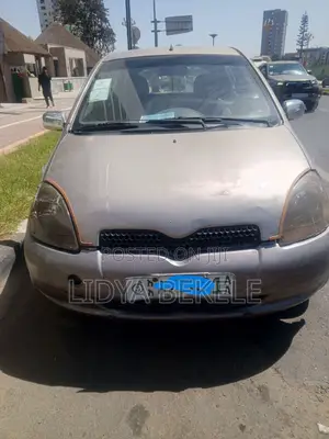 Toyota Vitz 2001 Silver