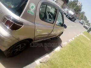 Toyota Vitz 2001 Silver