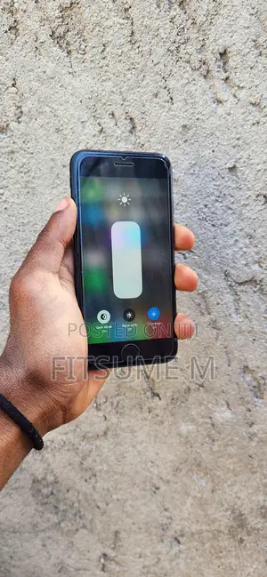 New Apple iPhone SE (2020) 64 GB Black