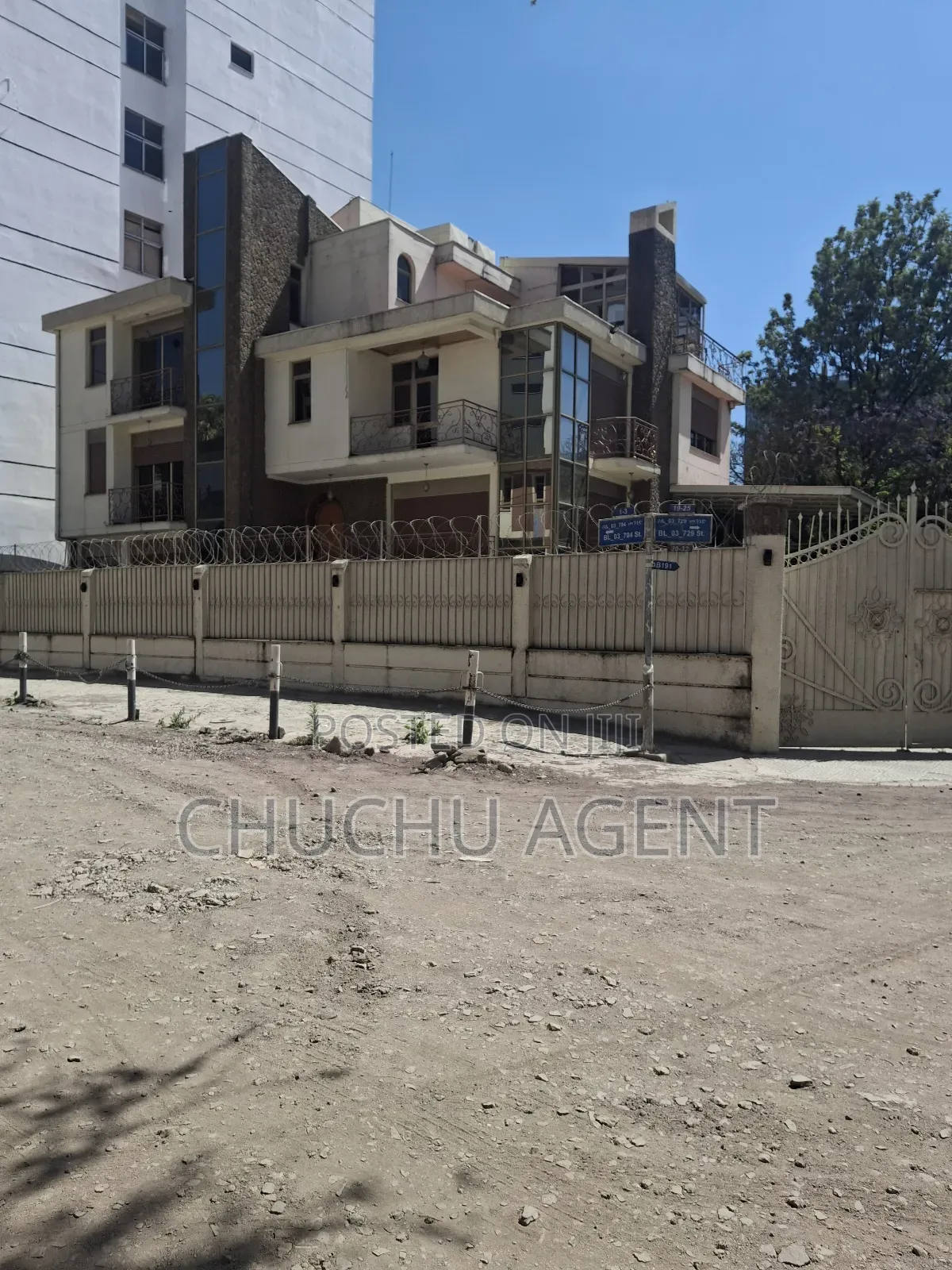 14bdrm Townhouse / Terrace in Bole for rent