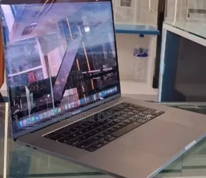 New Laptop Apple MacBook Pro 2019 32GB Intel Core I7 SSD 512GB