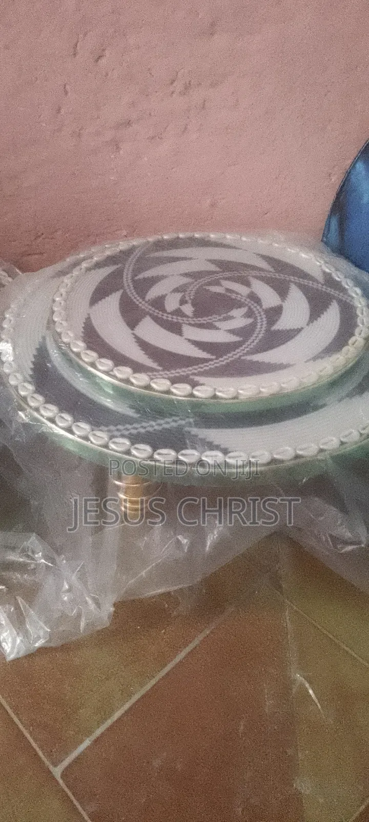 Rekebot Flower Vase and Table