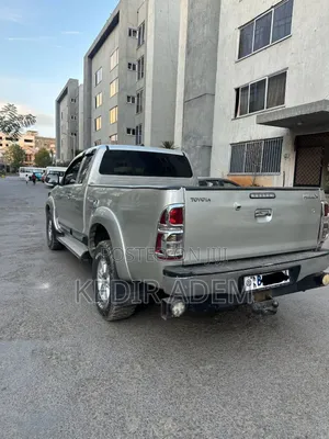 Toyota Hilux 2010 Gold