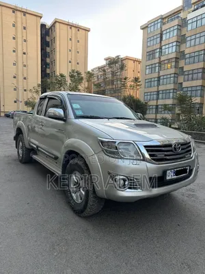 Toyota Hilux 2010 Gold