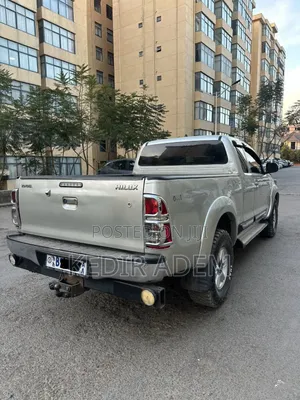 Toyota Hilux 2010 Gold