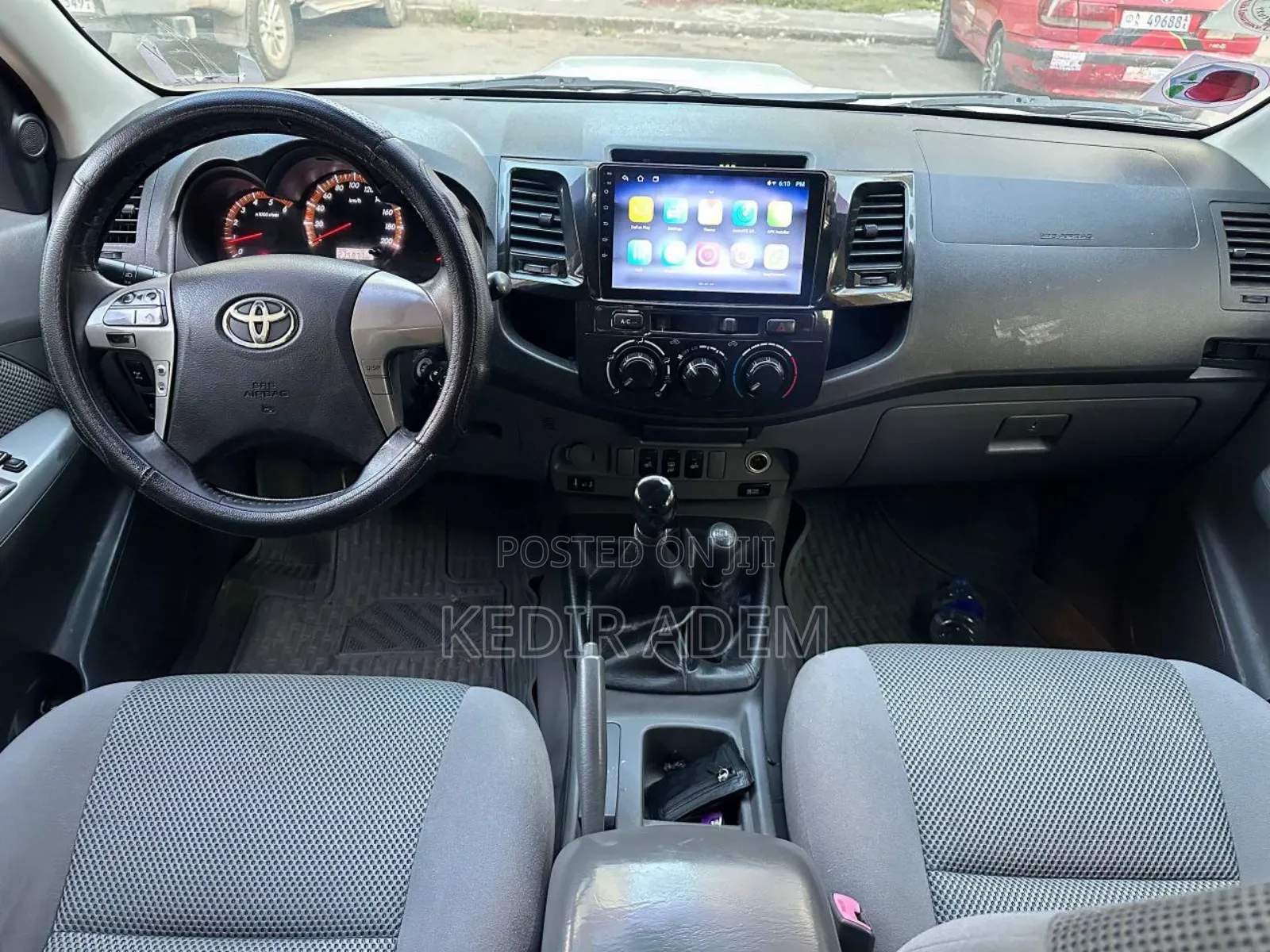Toyota Hilux 2010 Gold