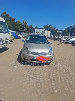 Toyota Vitz 2004 Silver