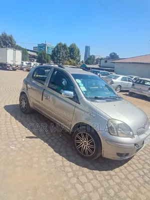 Toyota Vitz 2004 Silver