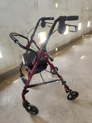 With Seat መቀመጫ ያለው ጠንካራ ወከር፮2 in 1 Lightweight Rollator፮፭¢Walker Used