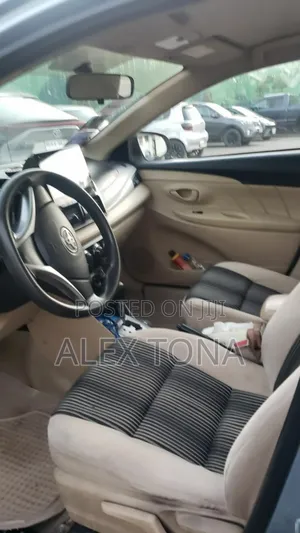 Toyota Yaris 2016 Blue