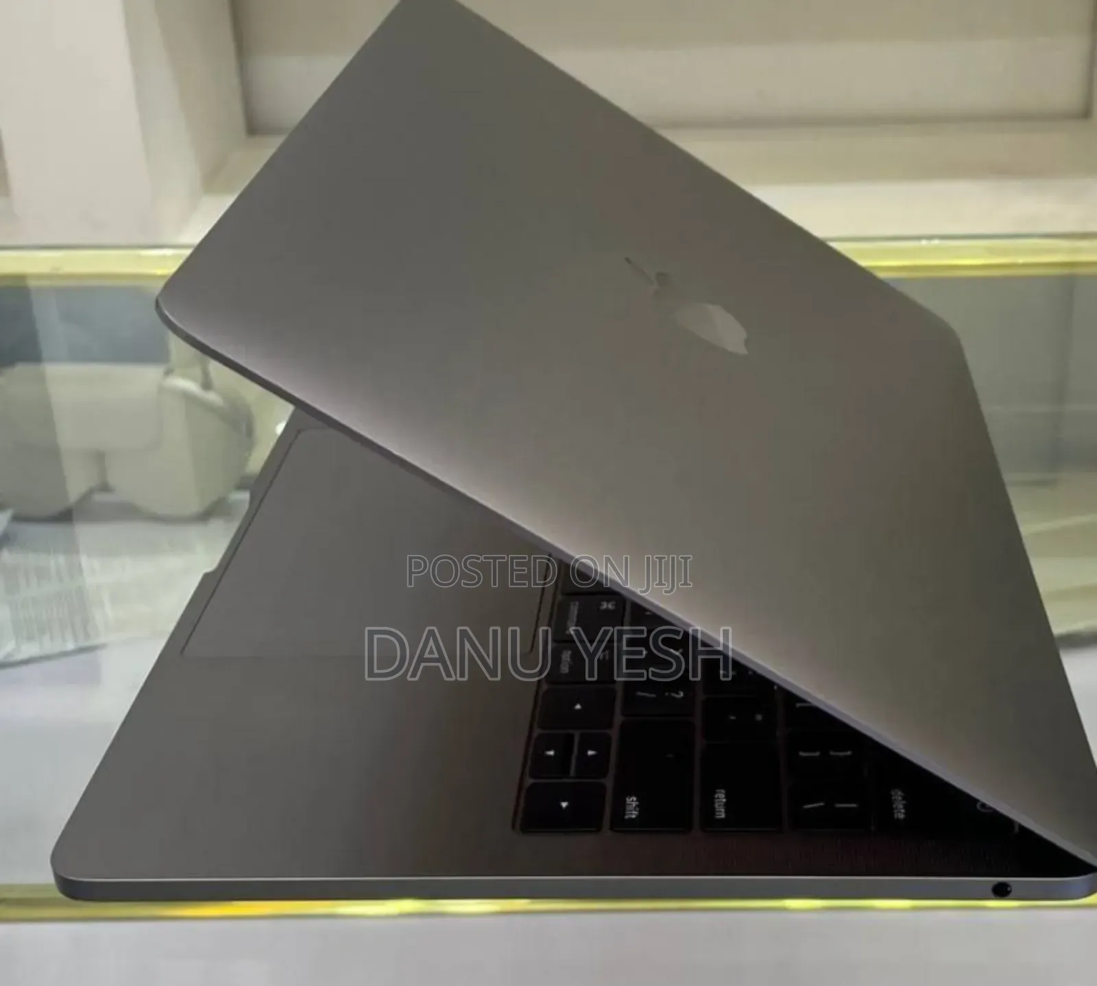 New Laptop Apple MacBook Pro 2017 16GB Intel Core I7 SSD 512GB