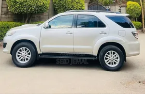 Toyota Fortuner 2013 Silver