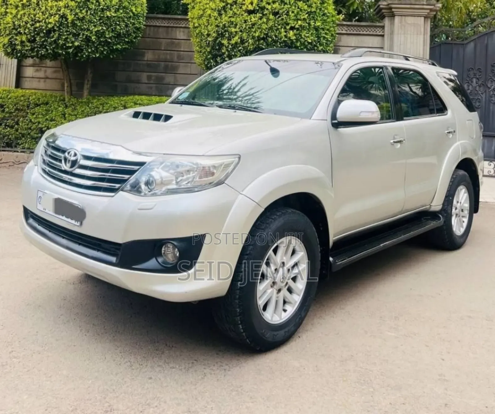 Toyota Fortuner 2013 Silver
